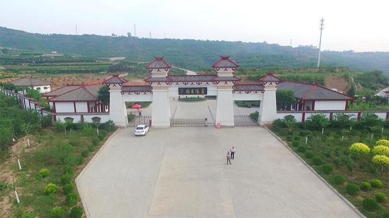 洛阳首阳古园大门.jpg