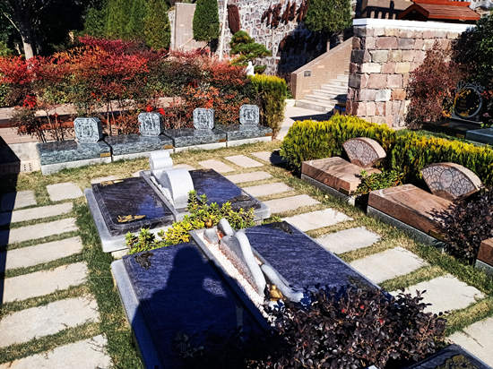 凤凰山松竺苑--层进院落式艺术墓园的典范