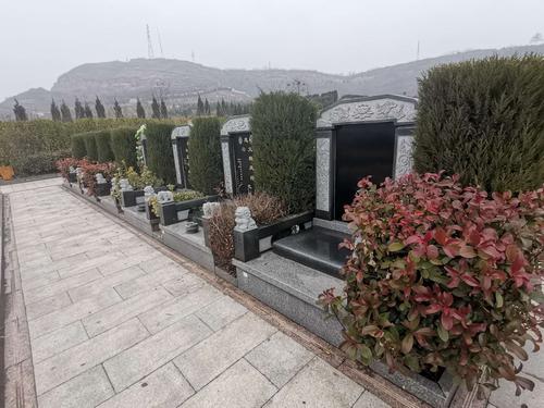 洛阳首阳古园墓区