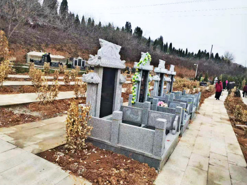 大唐森林陵园两代墓
