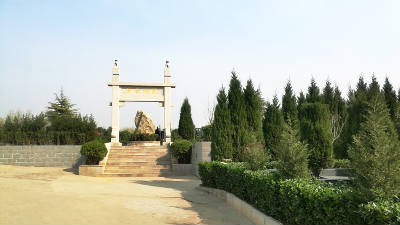 洛阳邙山公墓精品墓区.jpg