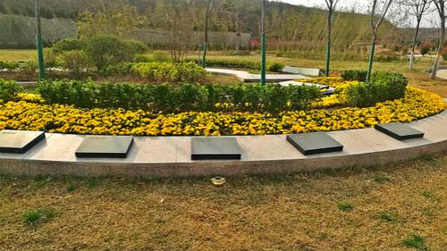 洛阳仙鹤陵园花坛葬