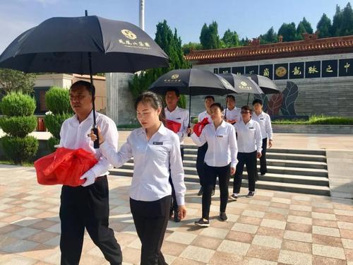 洛阳凤凰山纪念园为福利院集体安葬护灵.jpg