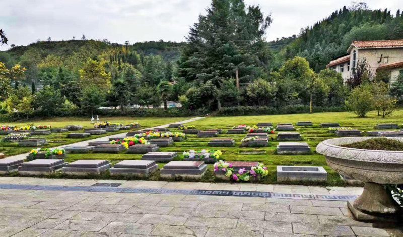 洛阳南山陵园抗战老兵陵园墓区.jpg